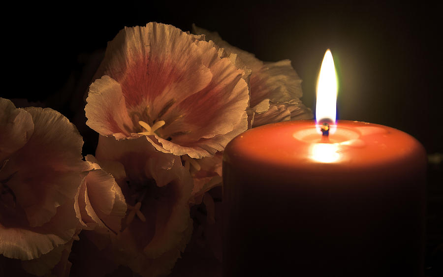 flowers-with-candle